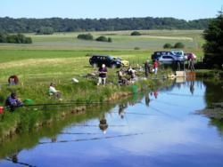 Concours de pêche mai 2009 - Etang de La Vèze (25) - Vue générale.