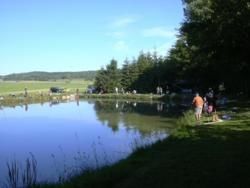 Concours de pêche mai 2009 - Etang de La Vèze (25) - Vue générale.